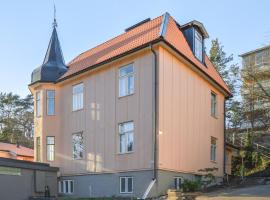 Amazing Home In Nynshamn With Kitchen，位于尼奈斯港的酒店