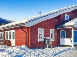 Cozy Home In Sysslebäck With Kitchen