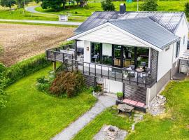 Gorgeous Home In Vestnes With Wifi，位于Vestnes的酒店