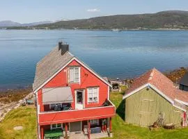 2 Bedroom Stunning Apartment In Åfarnes