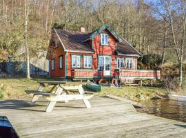 Lovely Home In Lyngdal With House Sea View，位于灵达尔的酒店