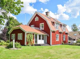 Gorgeous Home In Rörvik With Wifi，位于Rörvik的酒店