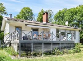 Awesome Home In Hjlteby With Wifi，位于Hjälteby的酒店