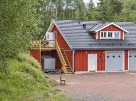 2 Bedroom Cozy Apartment In Årjäng