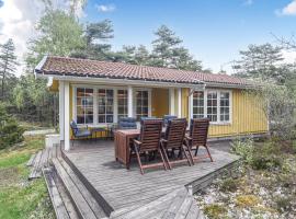 Awesome Home In Strömstad With Kitchen，位于斯特伦斯塔德的酒店