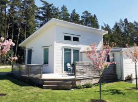 Amazing Home In Gotlands Tofta With 2 Bedrooms，位于Västergarn的乡村别墅