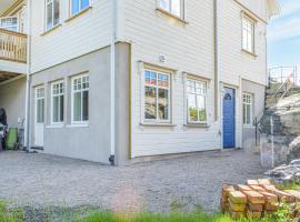 2 Bedroom Beach Front Apartment In Søgne，位于Søgne的酒店