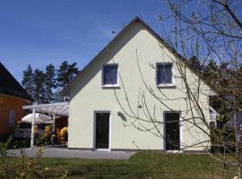 K83 - Modernes Ferienhaus mit Aussensauna und Sonnenterrasse am See in Roebel，位于勒伯尔的度假屋