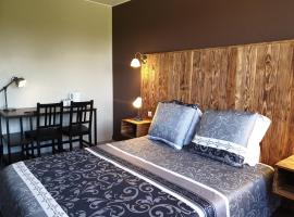 Auberge du Bois de l'étang - Motel les Tilleuls，位于Peyrat-le-Château的酒店