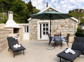 PERLA - small comfy house with the terrace，位于Prožura的酒店