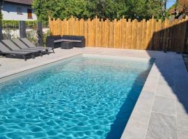 Logement privé dans une Villa avec piscine，位于Dalhunden的酒店