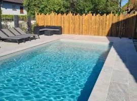 Logement privé dans une Villa avec piscine