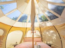 Lloyds Meadow Glamping，位于切斯特的酒店