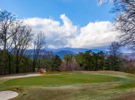 Higher Ground Condo with Mountain and Golf View，位于鸽子谷的高尔夫酒店