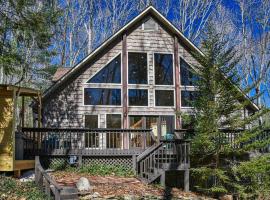 The Camby Cabin just 12 miles to downtown Asheville，位于阿什维尔的酒店