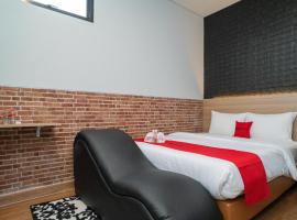 RedDoorz at Golden Averis Cibuluh Bogor，位于茂物的酒店