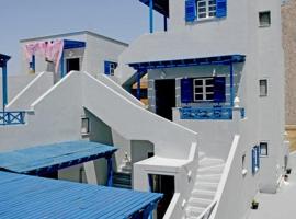 Lunar Santorini Hotel，位于佩里萨的宾馆