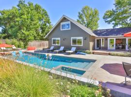 Modern Country Retreat close to Sonoma Plaza，位于索诺玛的酒店