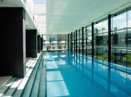 皇冠江滨酒店，位于墨尔本的带泳池的酒店