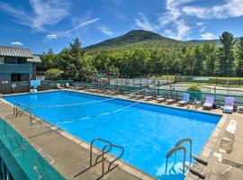 Loon Mountain Townhome with Pool and Slope Views!，位于林肯的度假屋