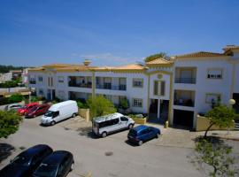 Apartamento T2 em condomínio fechado.，位于阿尔布费拉Albufeira Train Station附近的酒店