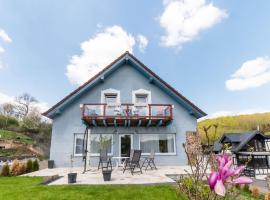 Large holiday home in Mimbach with private garden，位于Ditscheid的度假屋