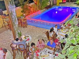 马任加可可酒店及餐厅，位于马哈赞加马哈赞加爱情花园附近的酒店