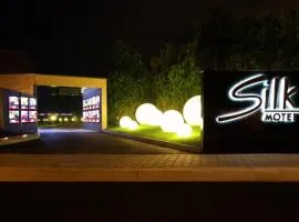 丝绸汽车旅馆