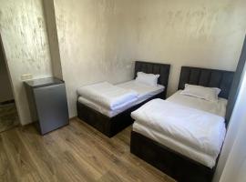 Hotel Garni，位于Garni的酒店