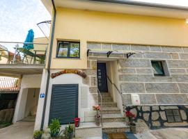 Alojamento de Crasto - Gerês，位于吉尔斯的酒店