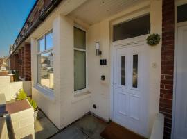 Welcoming 4 Bed Holiday Home in Eastbourne，位于伊斯特布恩的酒店