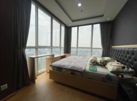 2BR Lovely Condo Amazing City View Lexington Residence，位于雅加达的带停车场的酒店