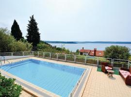 Awesome Apartment In Portoroz With Outdoor Swimming Pool，位于波尔托罗的豪华酒店