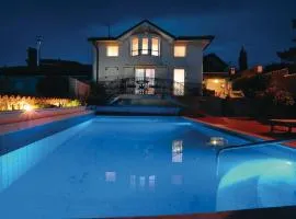 Lovely Home In Izola With Kitchen