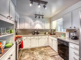 Quiet Sunlit Retreat w many Travel Amenities n Grg
