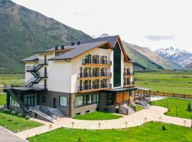 Suatis Resort Kazbegi，位于卡兹贝吉的酒店