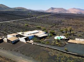 Luxe EcoVilla Listán，位于Uga兰萨罗特岛火山公园附近的酒店