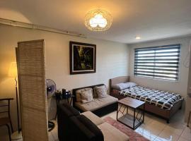 Cozy Boo Staycation near Enchanted kingdom by Dynel，位于Santa Rosa的公寓式酒店