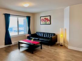 Kelowna new lake view 2bedrooms suite close BIG WHITE，位于基洛纳Gallagher's Canyon Golf & Country Club附近的酒店