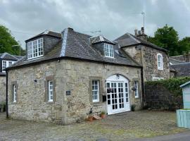 Charming Barn Conversion on Private Estate，位于Symington的乡间豪华旅馆