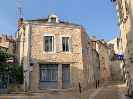 Logis historique au centre de Périgueux 8 lits L Oustal，位于佩里格的酒店