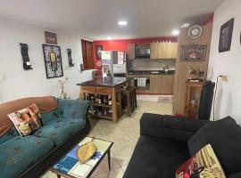 Villa Chela, Hermosa casa de descanso, Venecia Antioquia，位于Venecia的酒店