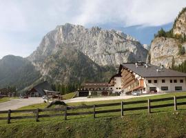 Dolomitissime Holiday Homes Marmolada，位于罗卡皮耶托雷的酒店