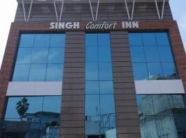 Hotel Singh Comfort Inn，位于戈勒克布尔的酒店