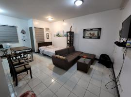 Ilia's Cozy Abode near Enchanted Kingdom & Nuvali，位于圣罗莎的无障碍酒店