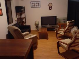 Cartledge Ave house accommodation Whyalla，位于怀阿拉的酒店