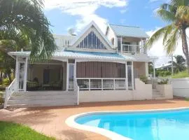 Charmante villa avec piscine proche plage