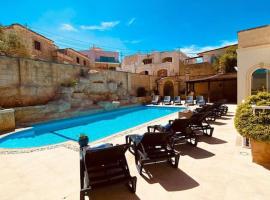 Velver Mansion, Malta - Luxury Villa with Pool，位于纳克萨的酒店