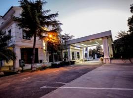 Univers Resort，位于爱尔巴桑的酒店