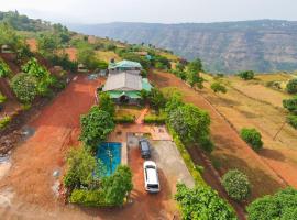 Lifeline Villas - Marvel Valley View 5Bhk With Private Pool,Surrounded by strawberry farms，位于马哈巴莱斯赫瓦尔的酒店